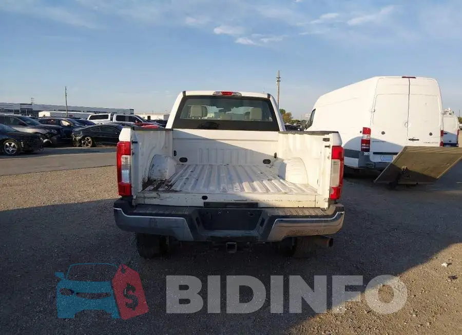 1FT7X2B60JEB52761 Photo# 16