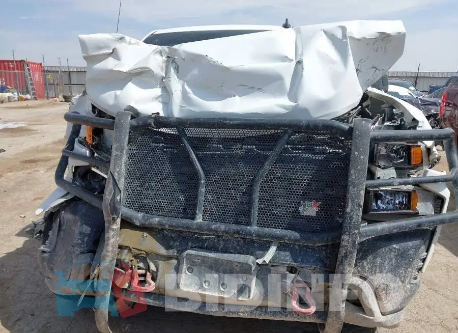 3GCPYCEF3KG160975 Photo# 6
