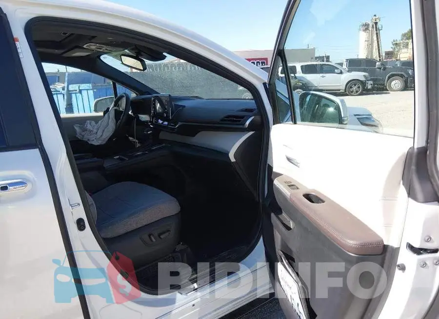 5TDERKEC4RS183715 Photo# 5