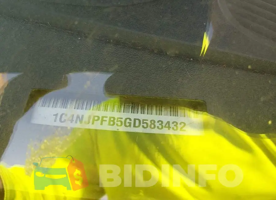1C4NJPFB5GD583432 Photo# 12