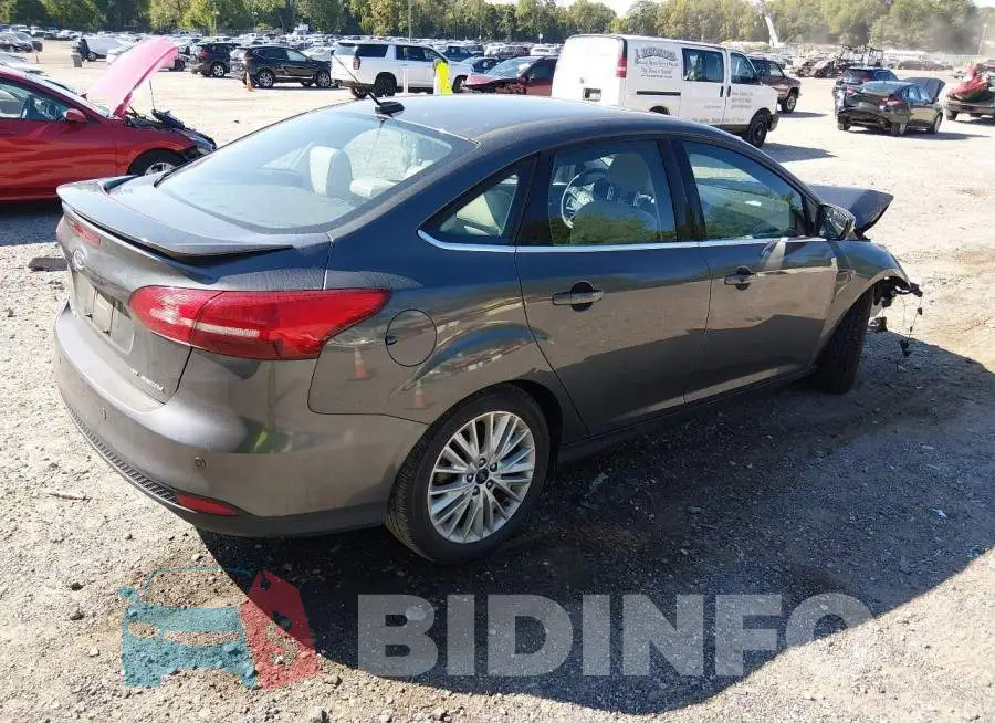 1FADP3J2XJL316896 Photo# 4