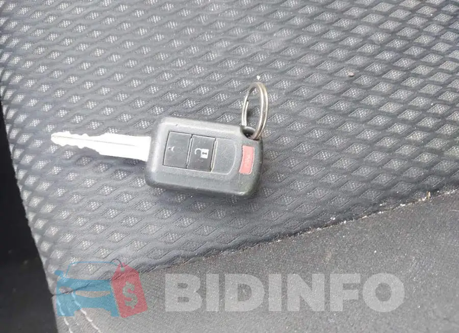 JA4AD2A32KZ047892 Photo# 11