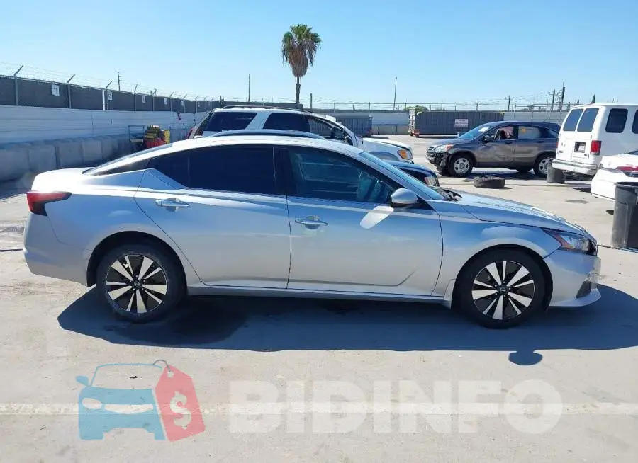 1N4BL4DW0MN351219 Photo# 13