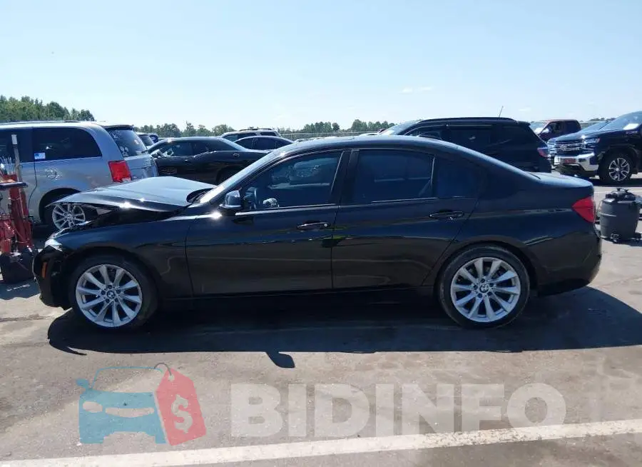 WBA8A9C53JAD26933 Photo# 14
