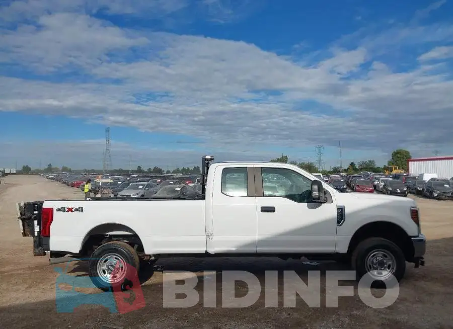 1FT7X2B61KEC59951 Photo# 15