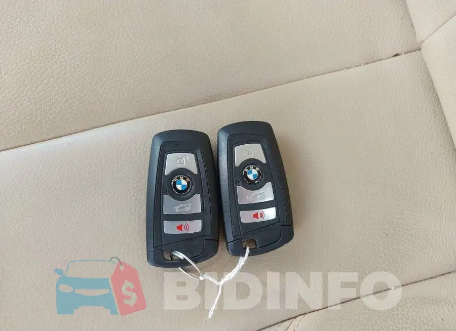WBA8E5G54GNT93613 Photo# 11