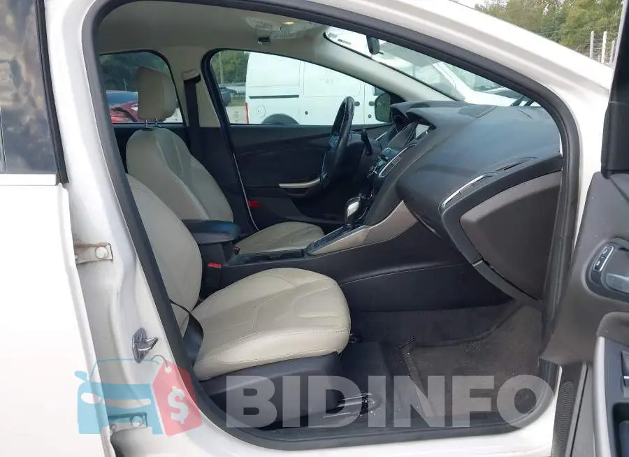 1FADP3N23GL307945 Photo# 5