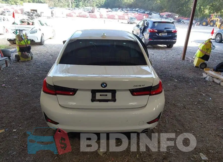 3MW5R1J09M8C12632 Photo# 16