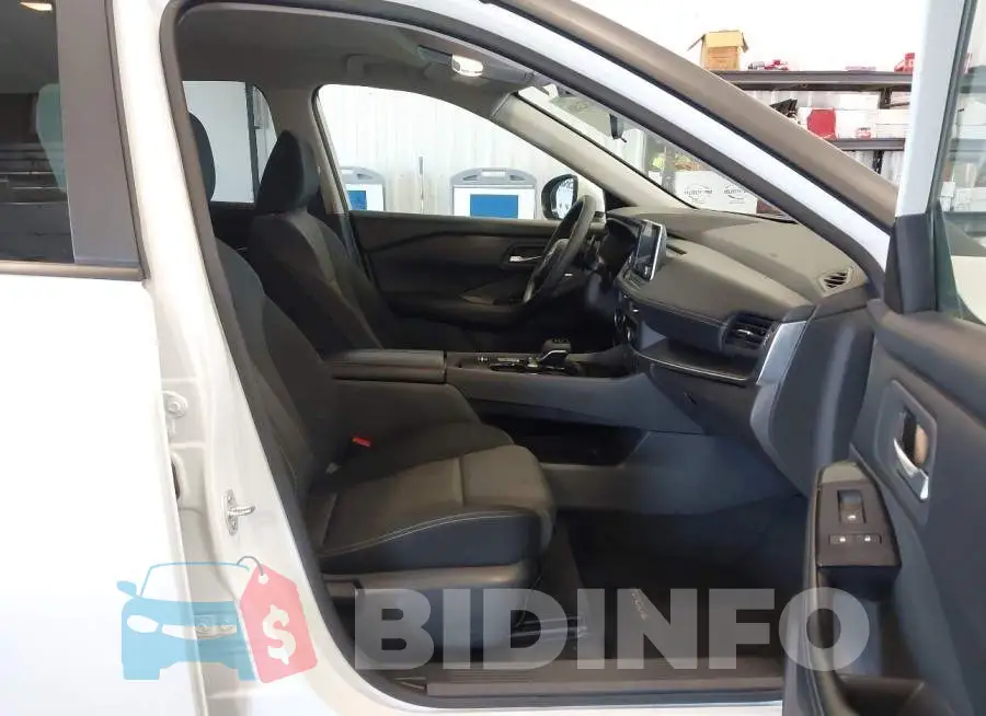 5N1BT3BA8RC672869 Photo# 5