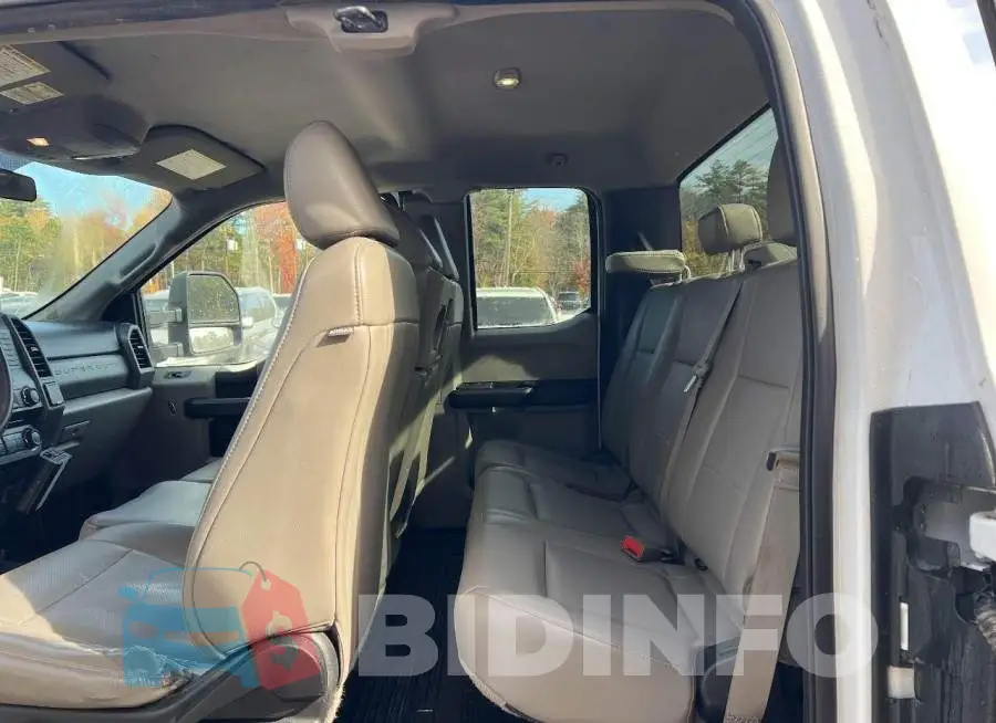 1FT7X2B64JEB92311 Photo# 8