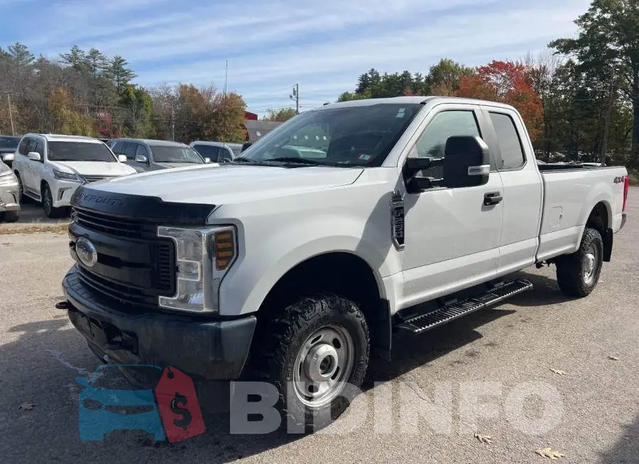 1FT7X2B64JEB92311 Photo# 2