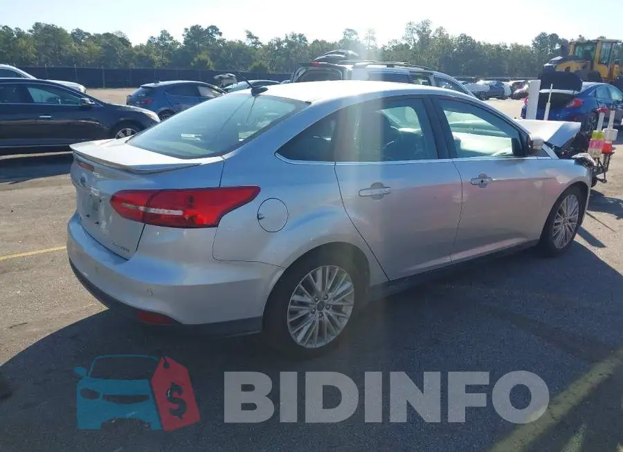 1FADP3J2XJL280725 Photo# 4