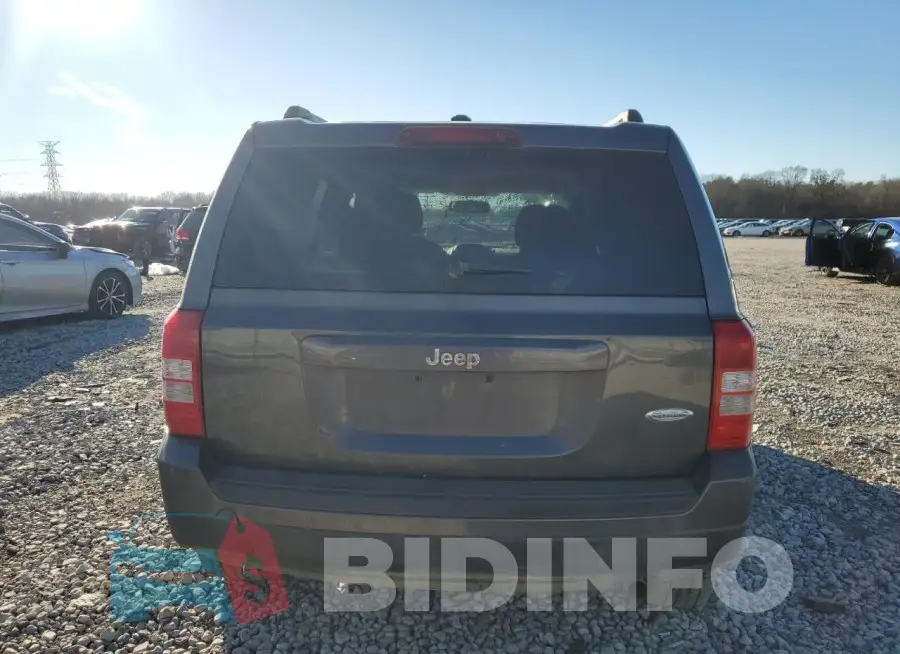 1C4NJPFA4HD117256 Photo# 6