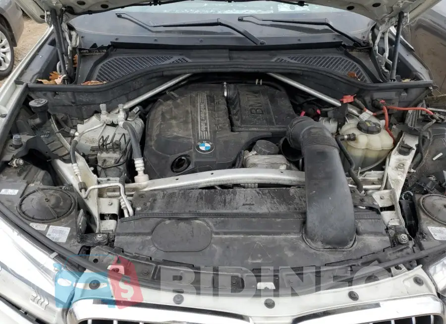 5UXKR0C3XH0V83143 Photo# 12