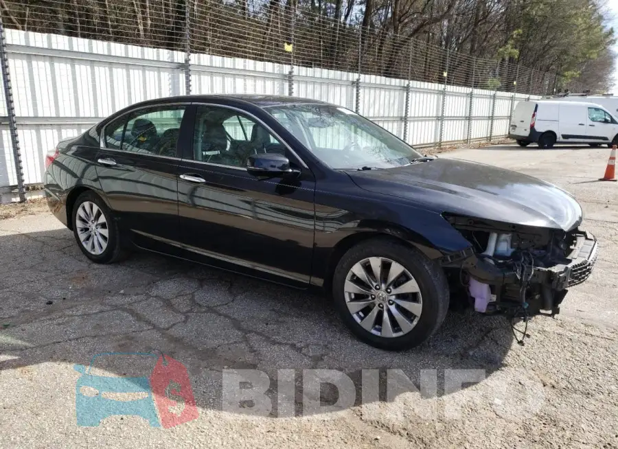1HGCR2F85FA121381 Photo# 4