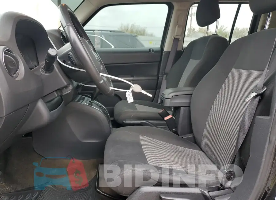 1C4NJPFB3HD158082 Photo# 7
