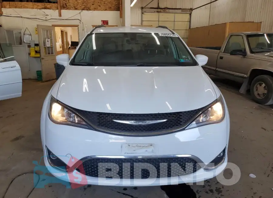 2C4RC1BG3HR667984 Photo# 5