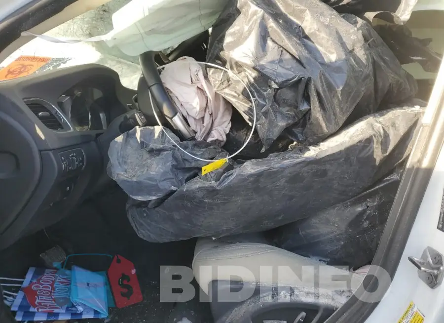 LYV402TM3HB154096 Photo# 7