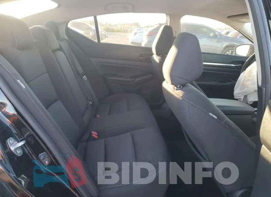 1N4BL4DV9PN358052 Photo# 10