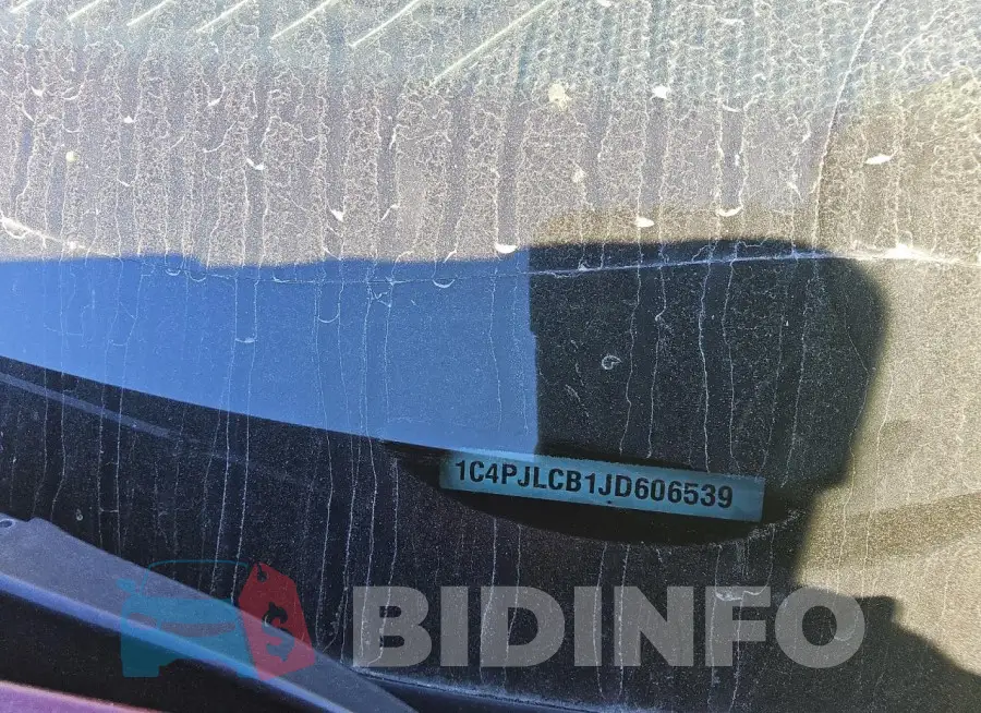 1C4PJLCB1JD606539 Photo# 13