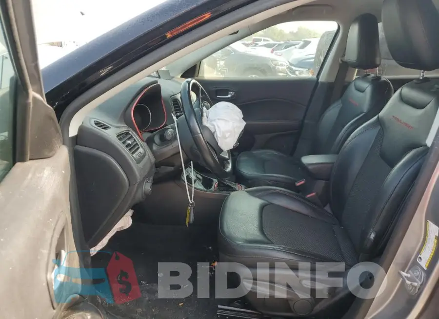 3C4NJDDB9JT451177 Photo# 7
