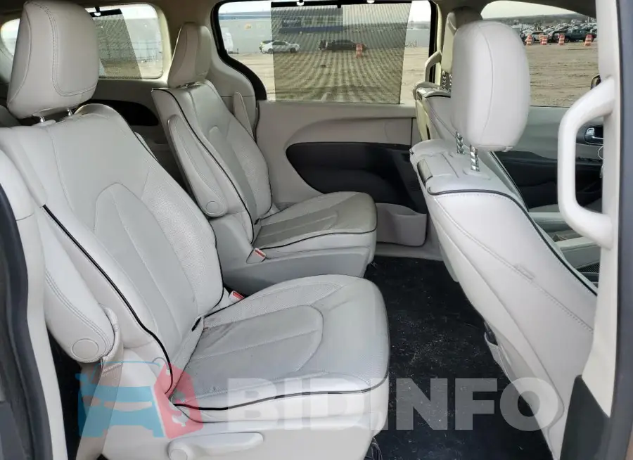 2C4RC1N76JR168372 Photo# 11