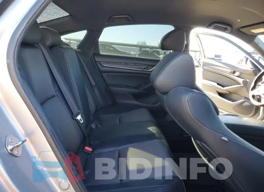 1HGCV1F32JA265702 Photo# 10