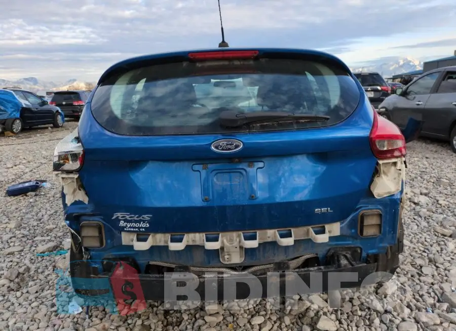 1FADP3M27JL261562 Photo# 6