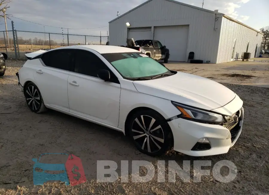 1N4BL4CV5NN324737 Photo# 4