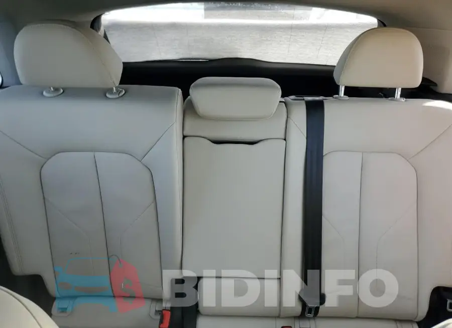 WA1EECF3XM1070142 Photo# 10