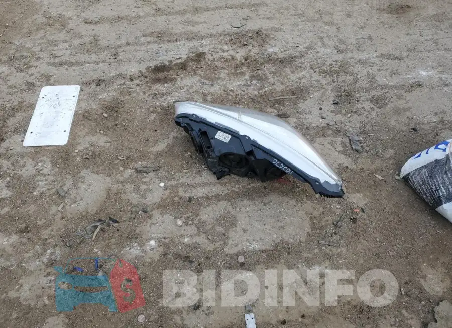 1FADP3F20JL266941 Photo# 12