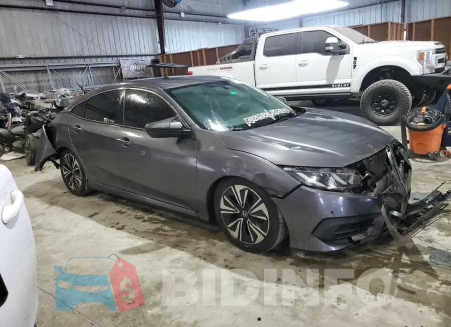 19XFC2F53HE030533 Photo# 4