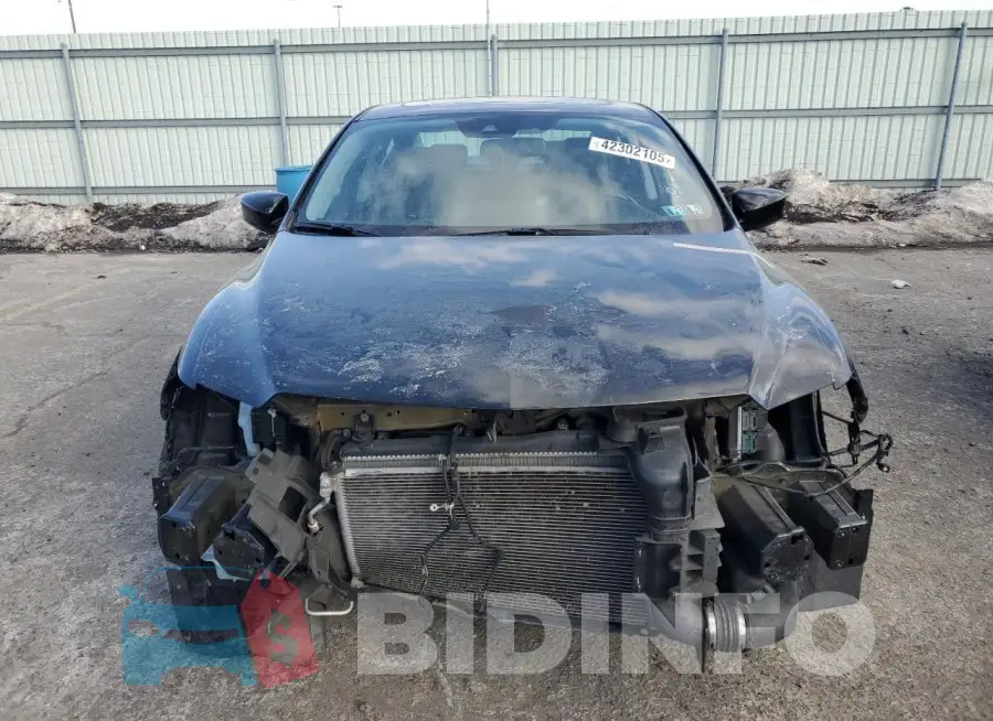 19UDE2F70HA002390 Photo# 5