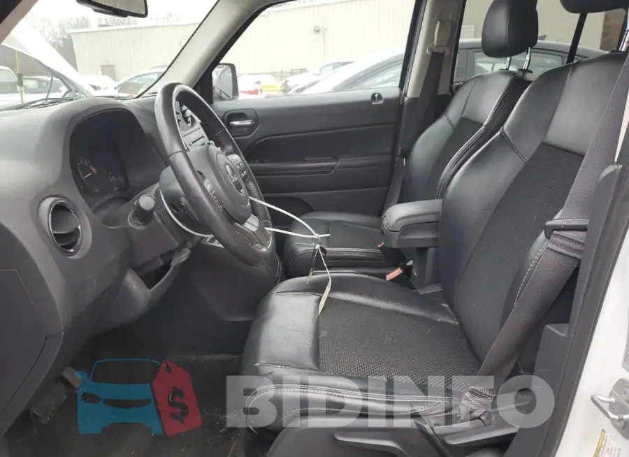 1C4NJPBAXHD131765 Photo# 7