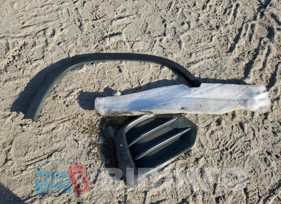 3GNCJPSB2JL323804 Photo# 13