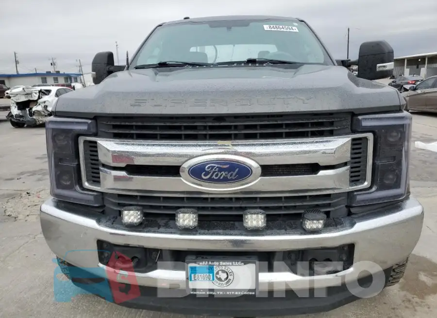 1FT7W2BT2JEB72518 Photo# 5