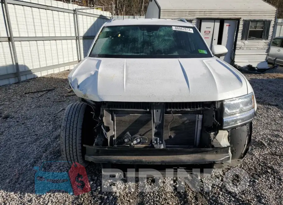 1V2LR2CA4KC515974 Photo# 5