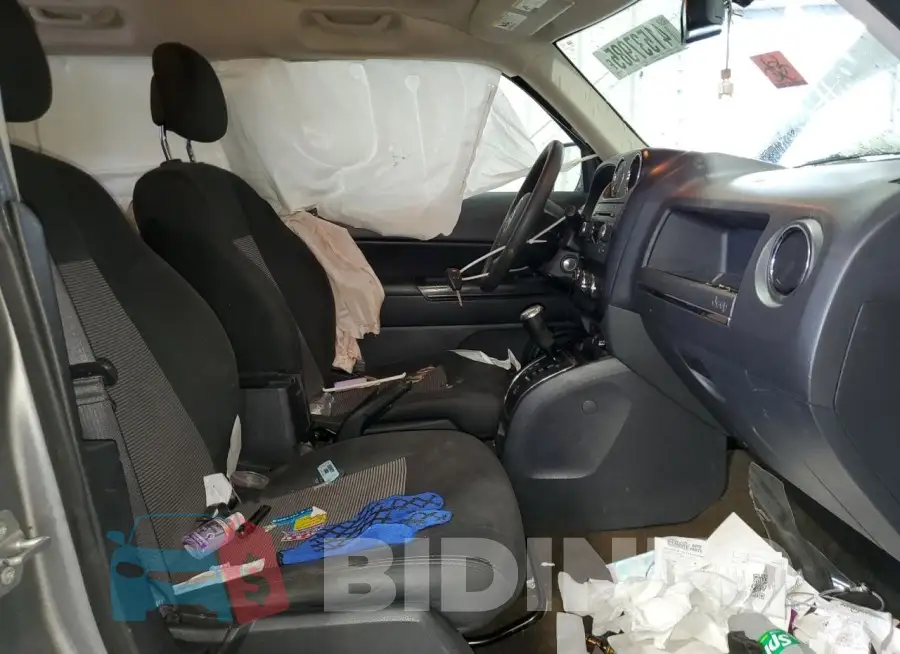 1C4NJRBB8GD566013 Photo# 7