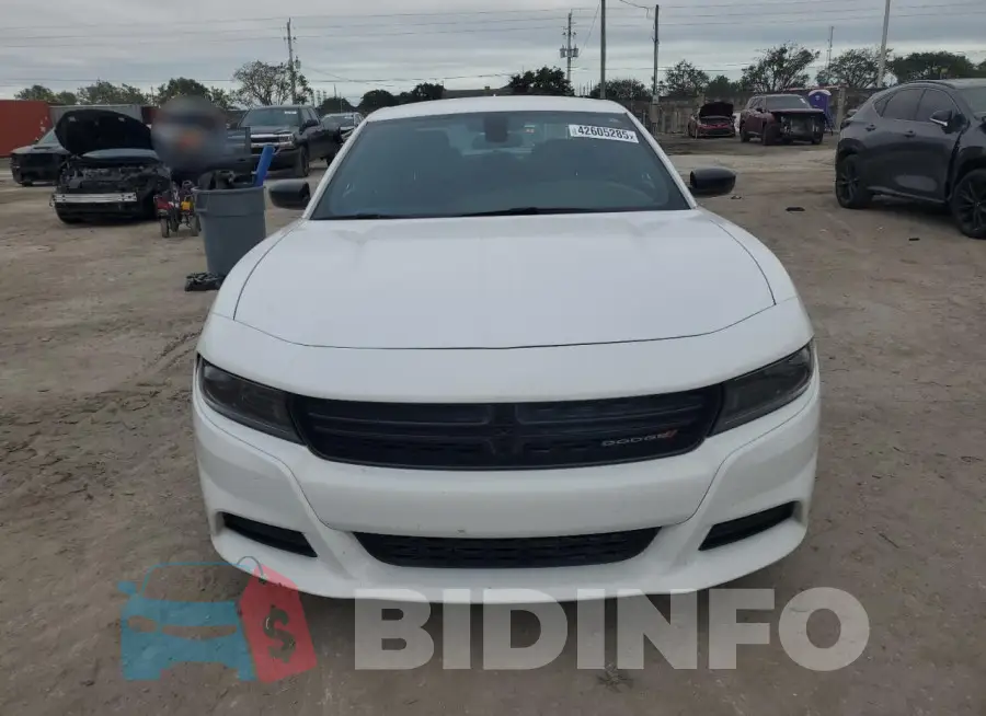 2C3CDXBG1PH691182 Photo# 5