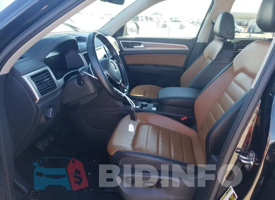 1V2NR2CA8KC507577 Photo# 7