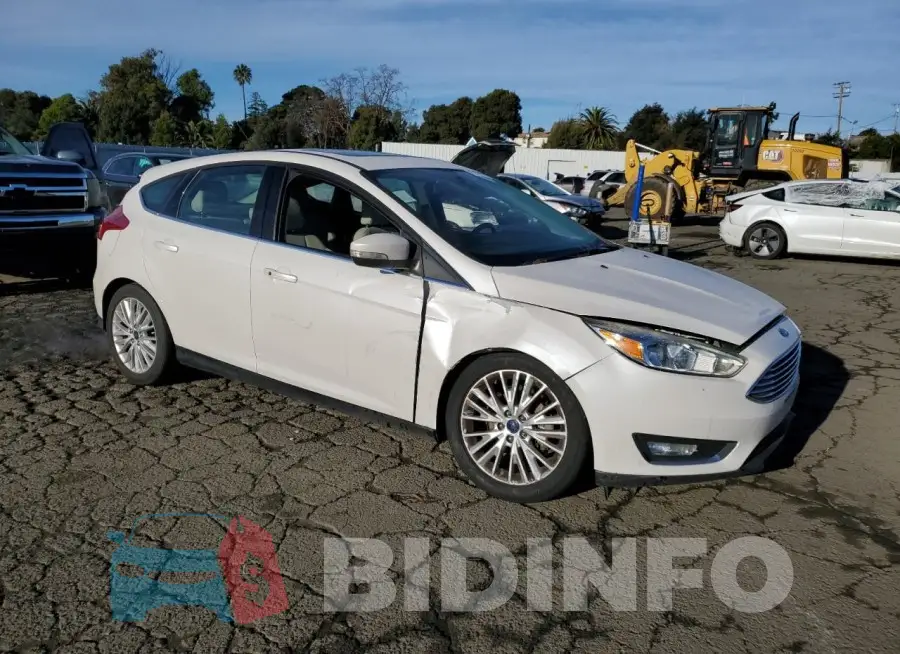 1FADP3N27HL290620 Photo# 4