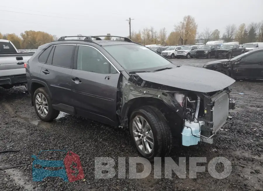 2T3A1RFV4RC442637 Photo# 4
