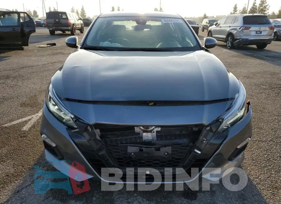 1N4BL4DVXNN320617 Photo# 5