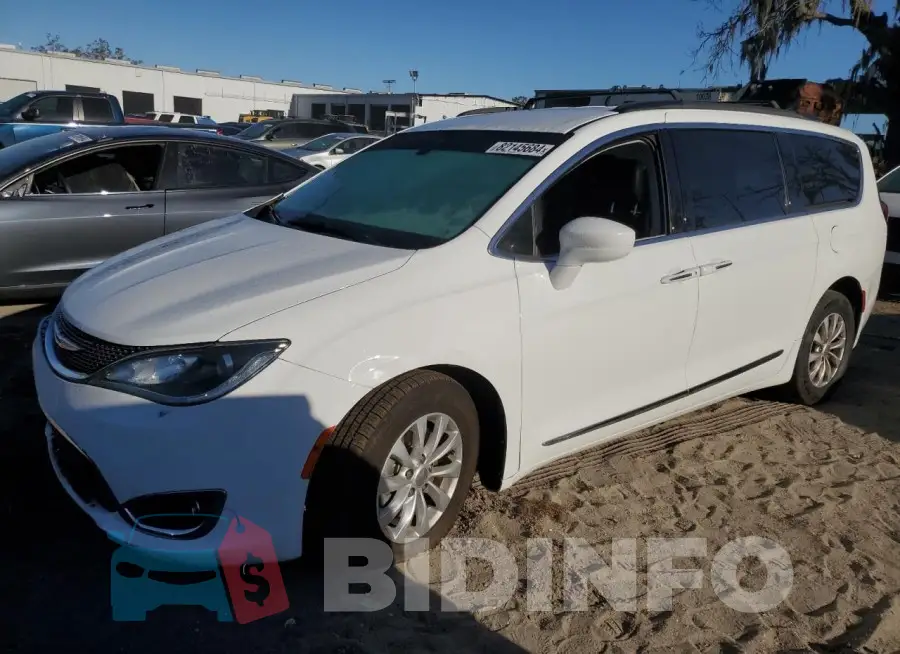 2C4RC1BGXHR590935 Photo# 1