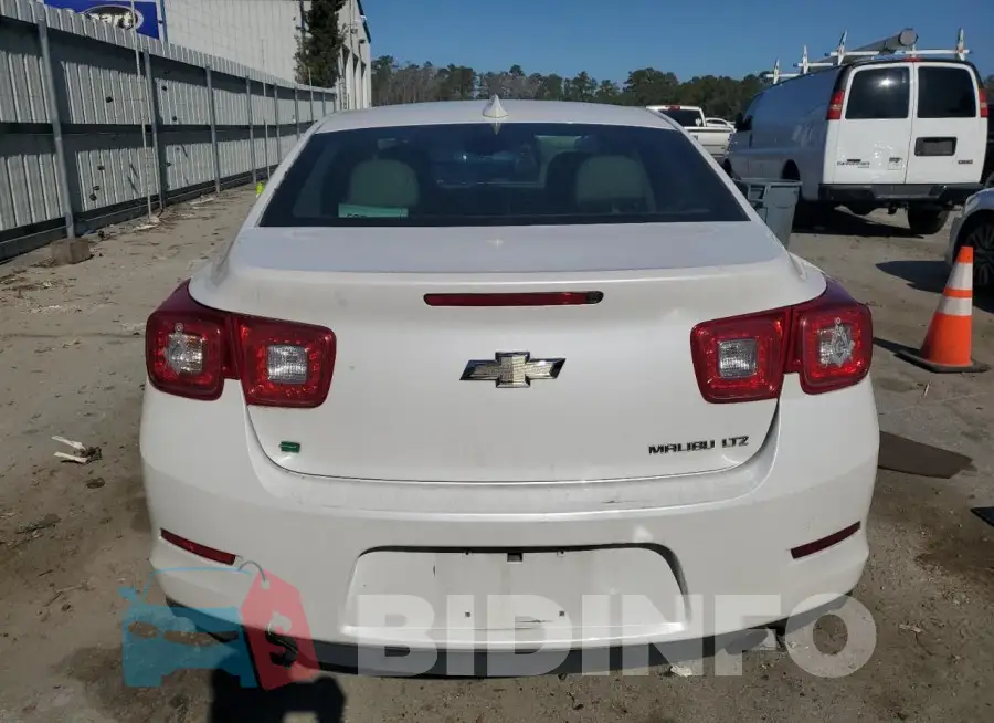 1G11E5SA0GF110572 Photo# 6