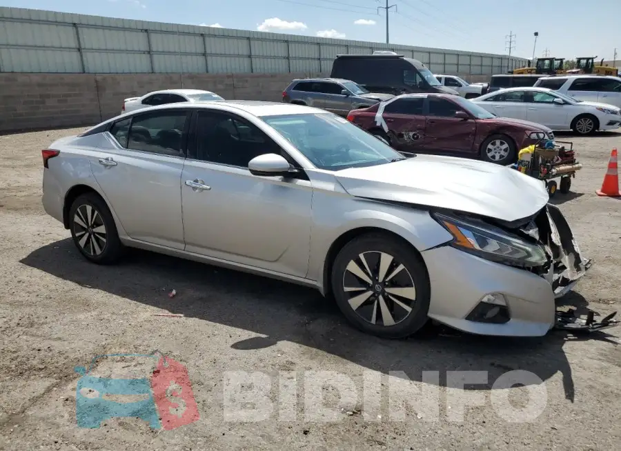 1N4BL4DW5KC204743 Photo# 4