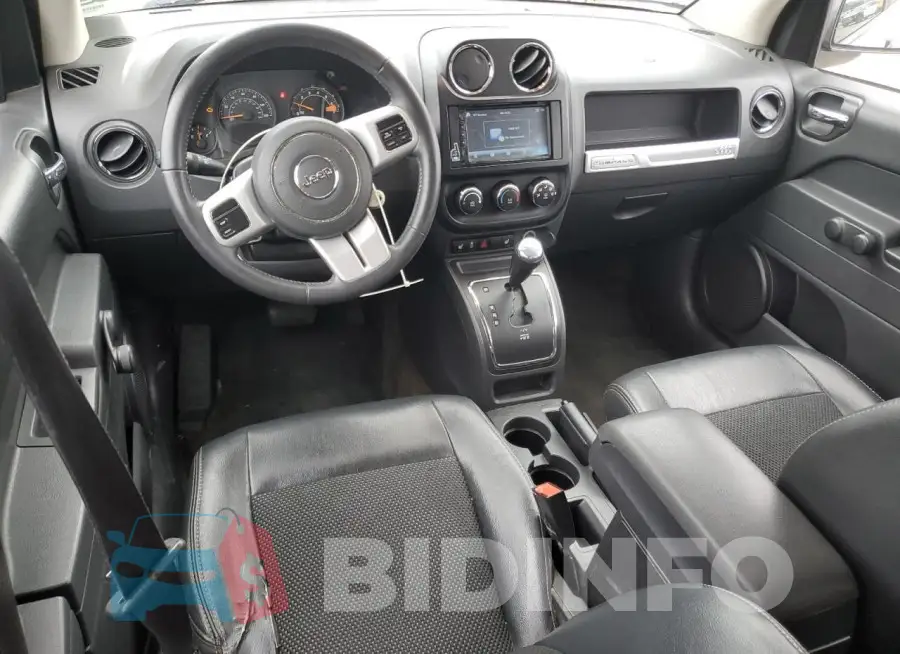 1C4NJCBA7HD156163 Photo# 8