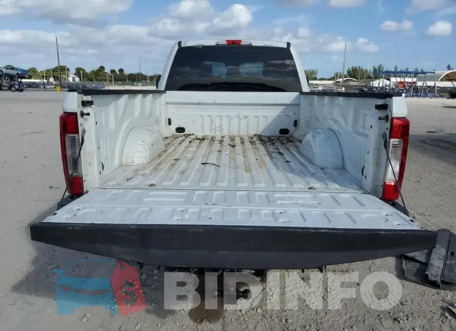 1FT7W2BTXJEB81497 Photo# 6