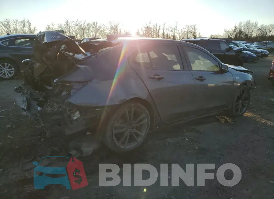 19UUB2F67JA012484 Photo# 3