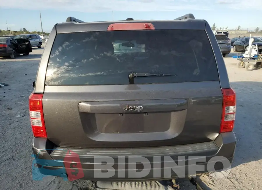 1C4NJPBB8GD622813 Photo# 6